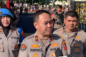 3 Oknum Polisi Kembali Didemosi karena Peras Warga Malaysia di Kasus DWP  Artikel ini sudah tayang di VIVA.co.id pada hari Kamis, 16 Januari 2025 – 08:10 WIB Judul Artikel : 3 Oknum Polisi Kembali Didemosi karena Peras Warga Malaysia di Kasus DWP